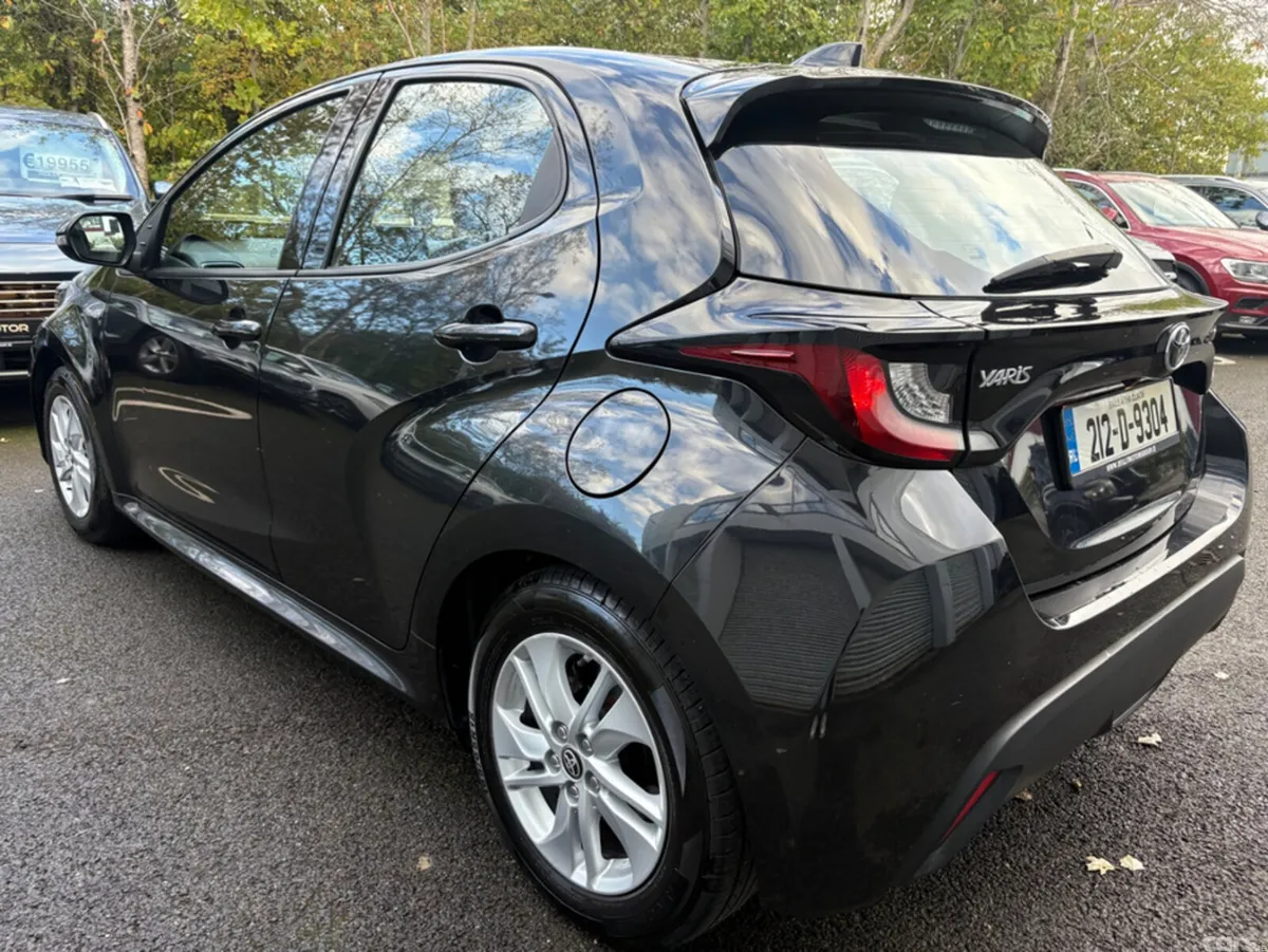 Toyota Yaris Hatchback, Petrol Hybrid, 2021, Black