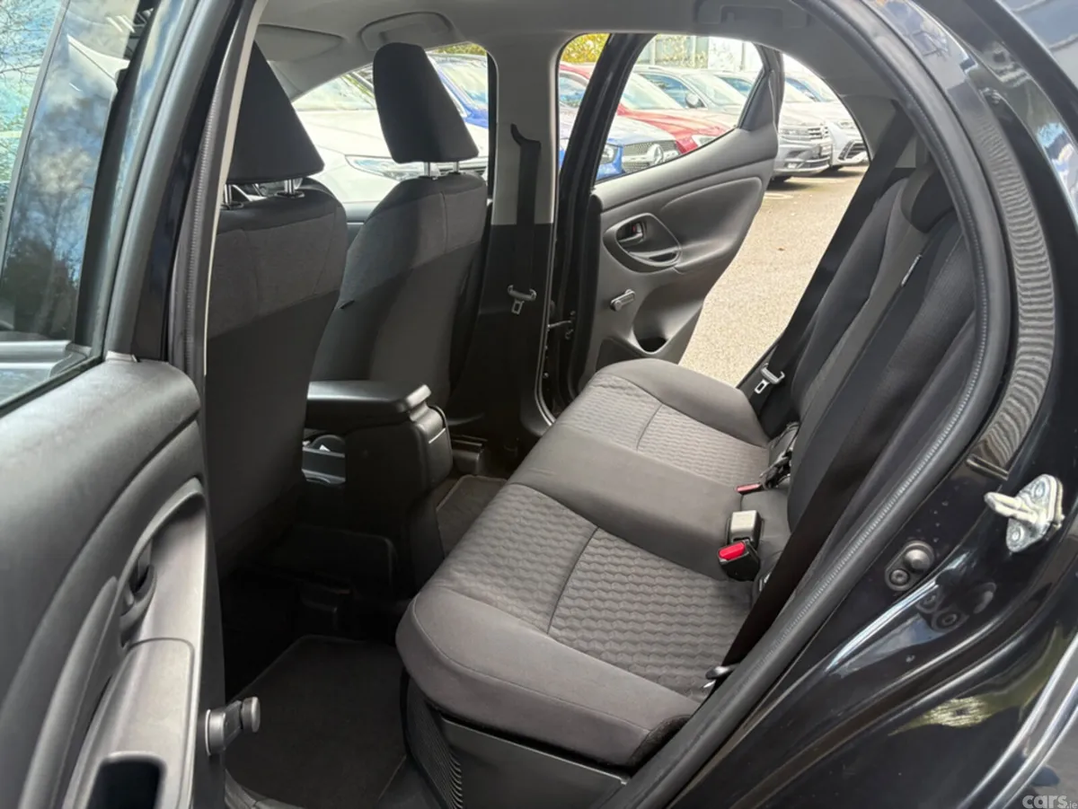 Toyota Yaris Hatchback, Petrol Hybrid, 2021, Black