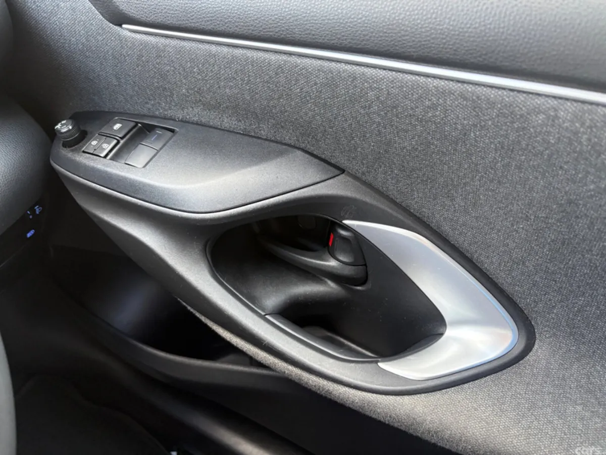 Toyota Yaris Hatchback, Petrol Hybrid, 2021, Black