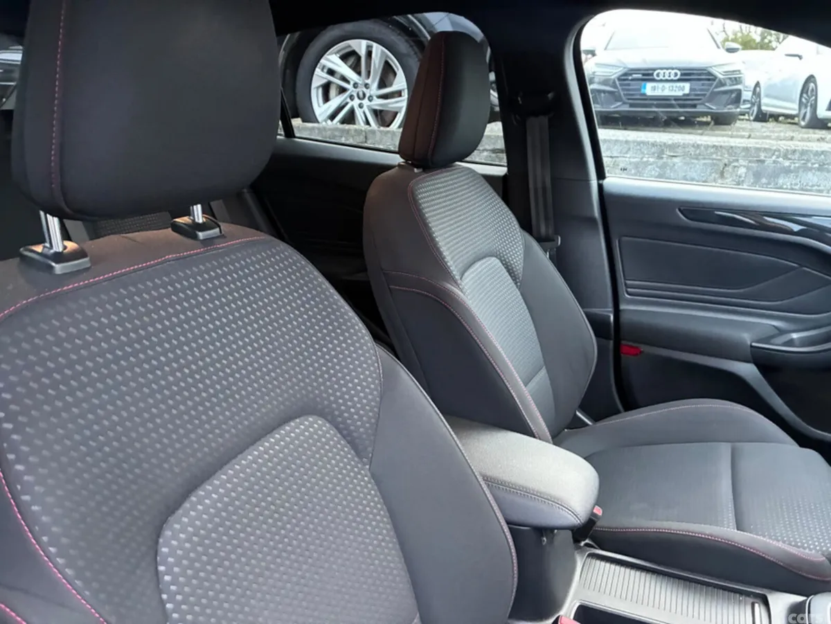 Ford Focus Hatchback, Diesel, 2019, Black