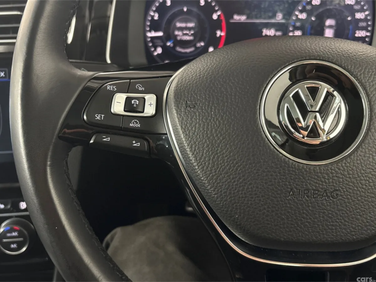 Volkswagen Golf Hatchback, Petrol, 2018, Yellow