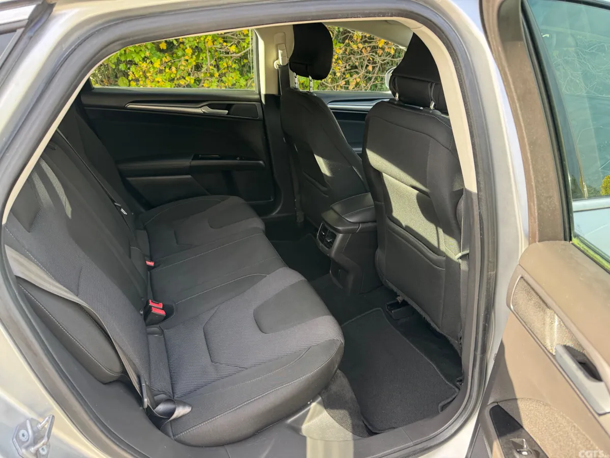 Ford Mondeo Hatchback, Diesel, 2015, Silver