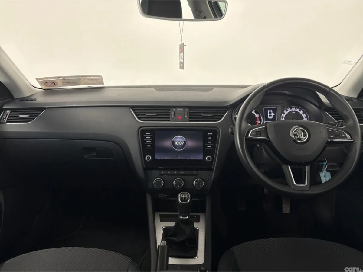 Skoda Octavia Hatchback, Petrol, 2020, Grey