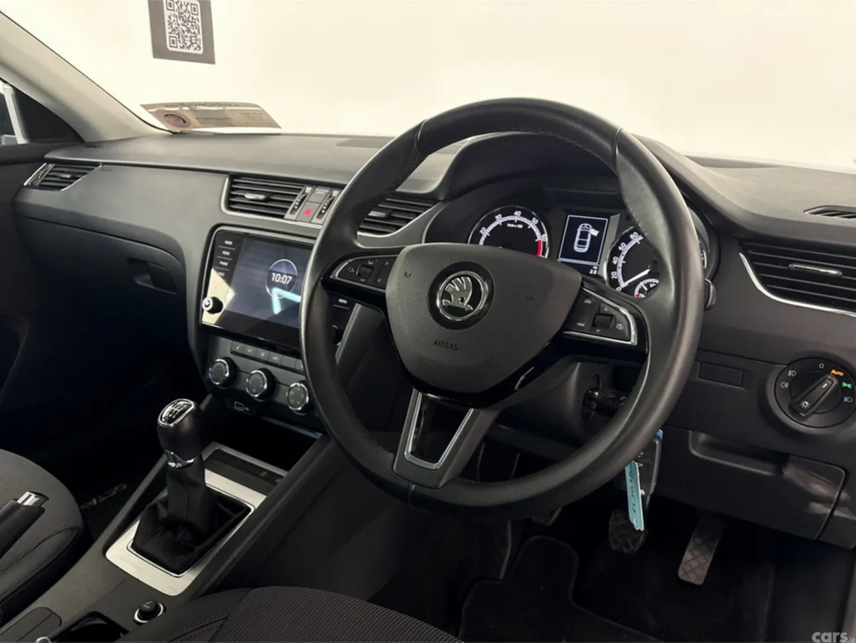 Skoda Octavia Hatchback, Petrol, 2020, Grey