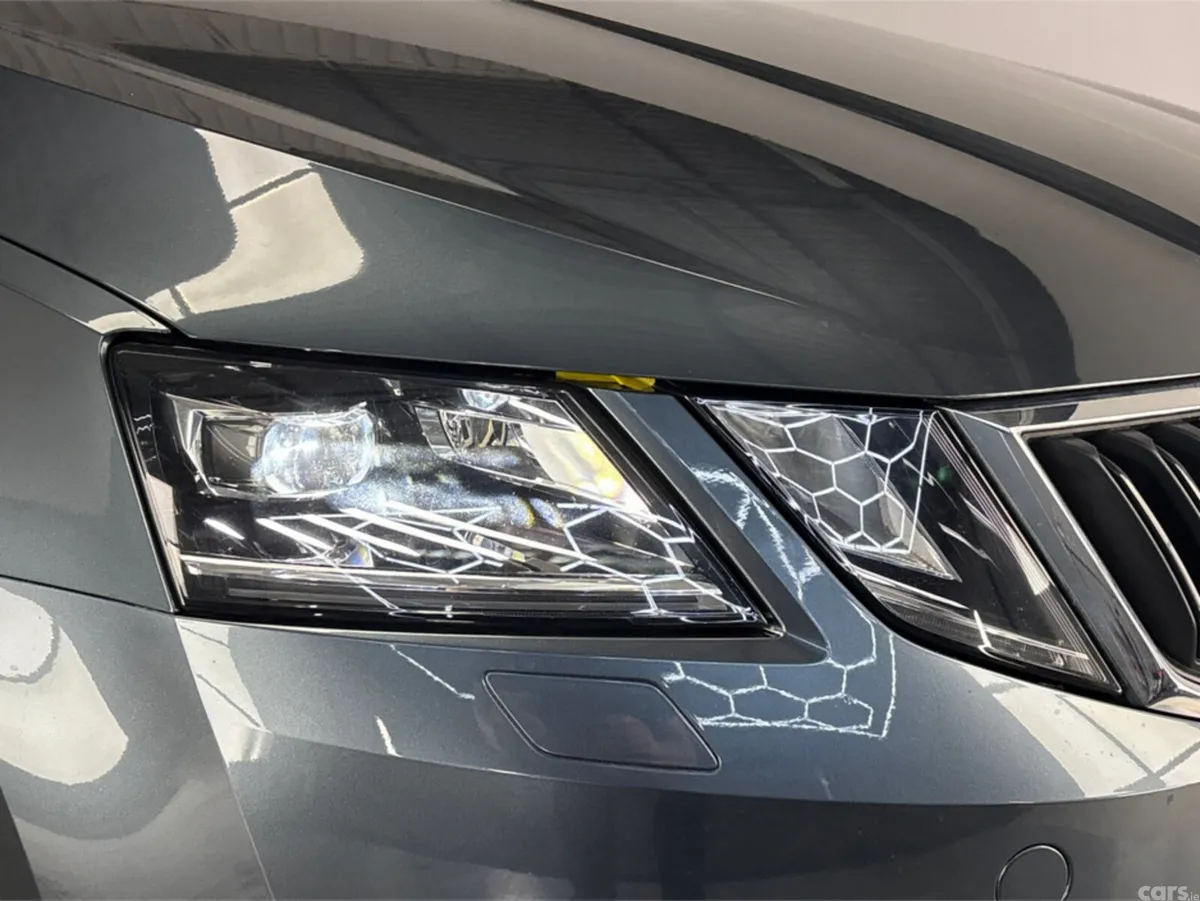 Skoda Octavia Hatchback, Petrol, 2020, Grey