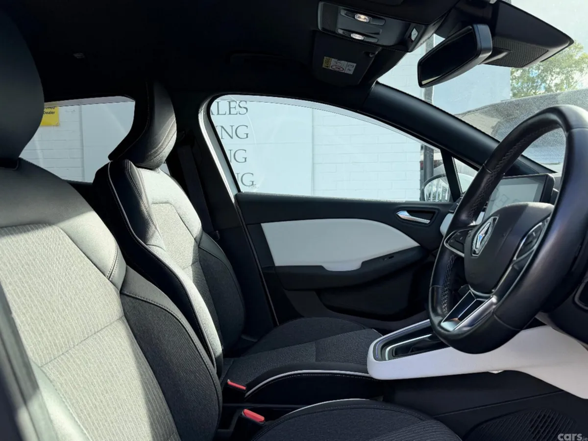 Renault Clio Hatchback, Petrol, 2022, White