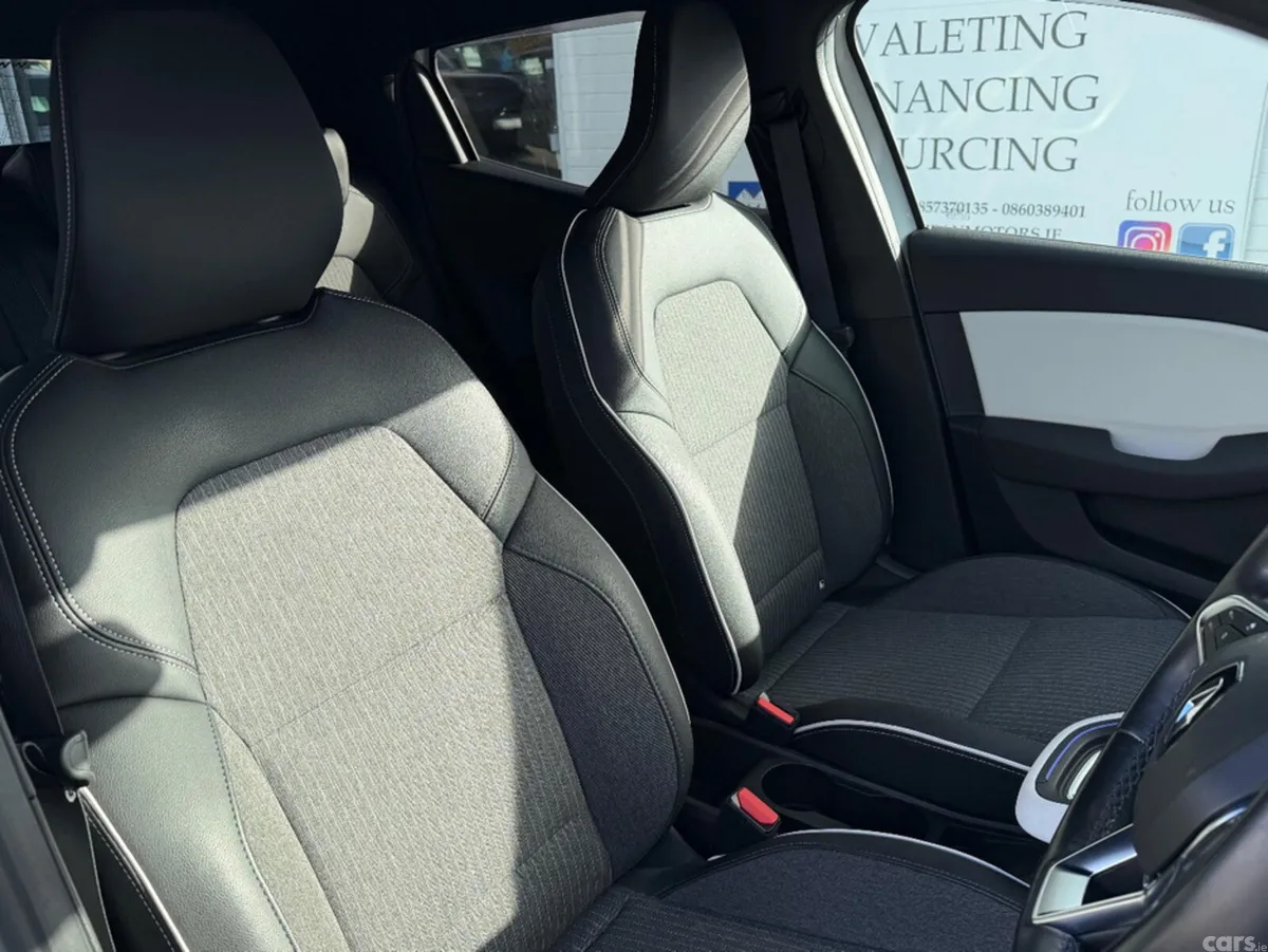 Renault Clio Hatchback, Petrol, 2022, White