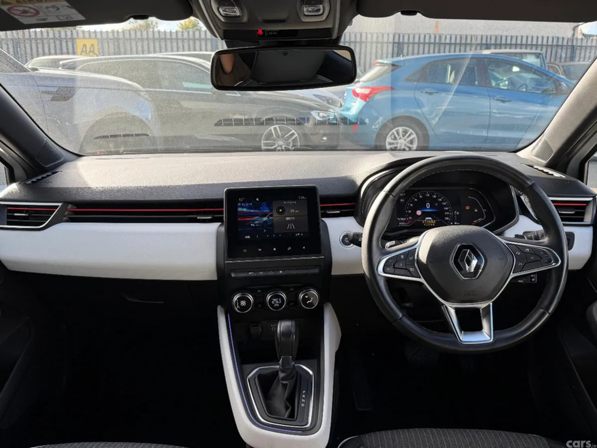 Renault Clio Hatchback, Petrol, 2022, White