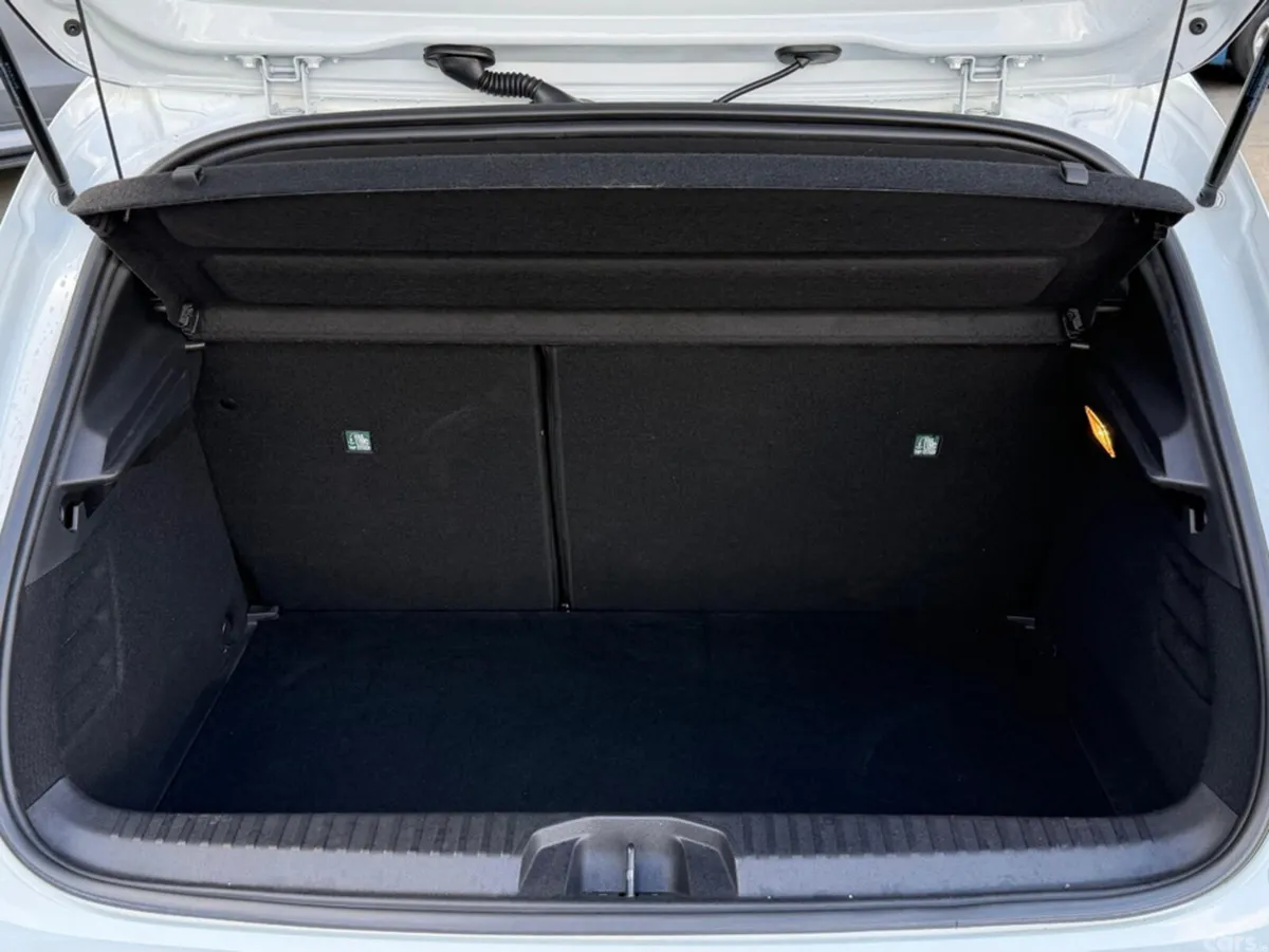 Renault Clio Hatchback, Petrol, 2022, White