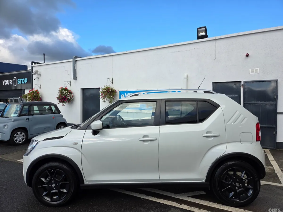 Suzuki Ignis Hatchback, Petrol, 2021, White