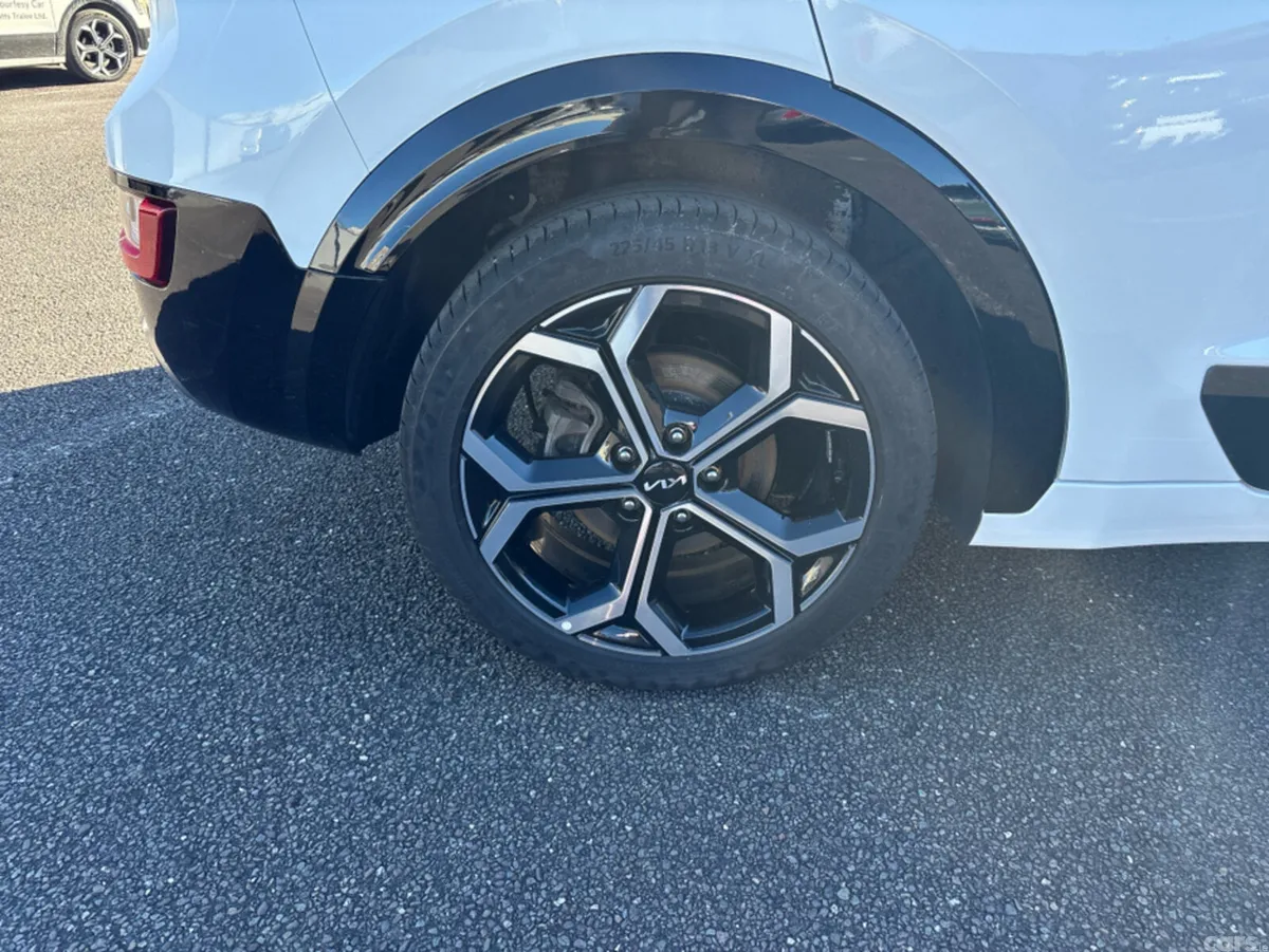 Kia Niro MPV, Petrol Plug-in Hybrid, 2026, White
