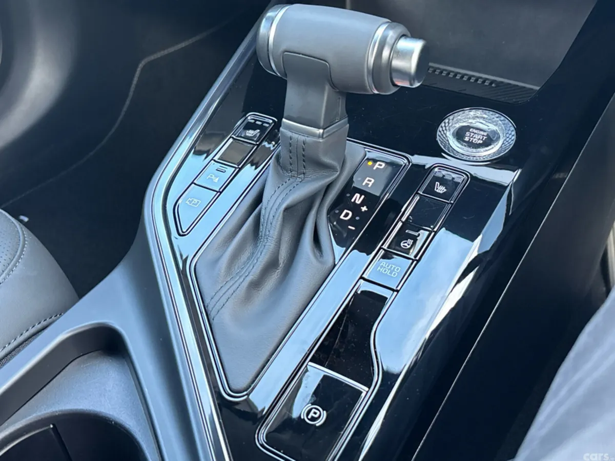 Kia Niro MPV, Petrol Plug-in Hybrid, 2026, White