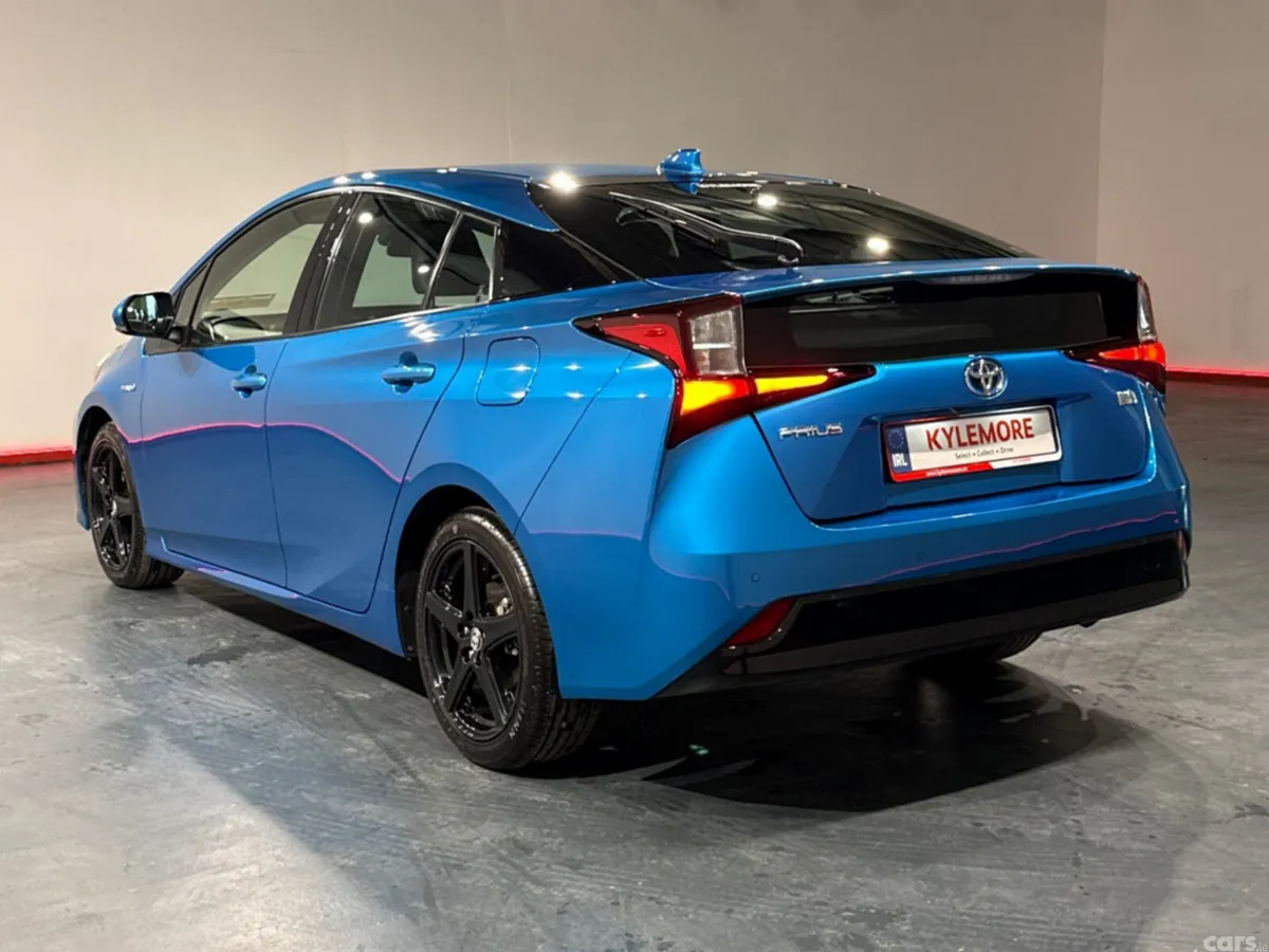 Toyota Prius Hatchback, Petrol Hybrid, 2019, Blue