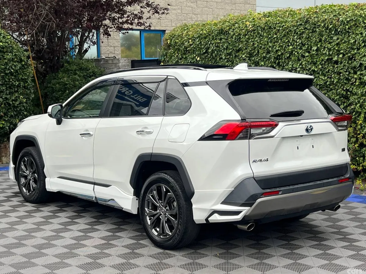 Toyota RAV4 SUV, Petrol Hybrid, 2023, White