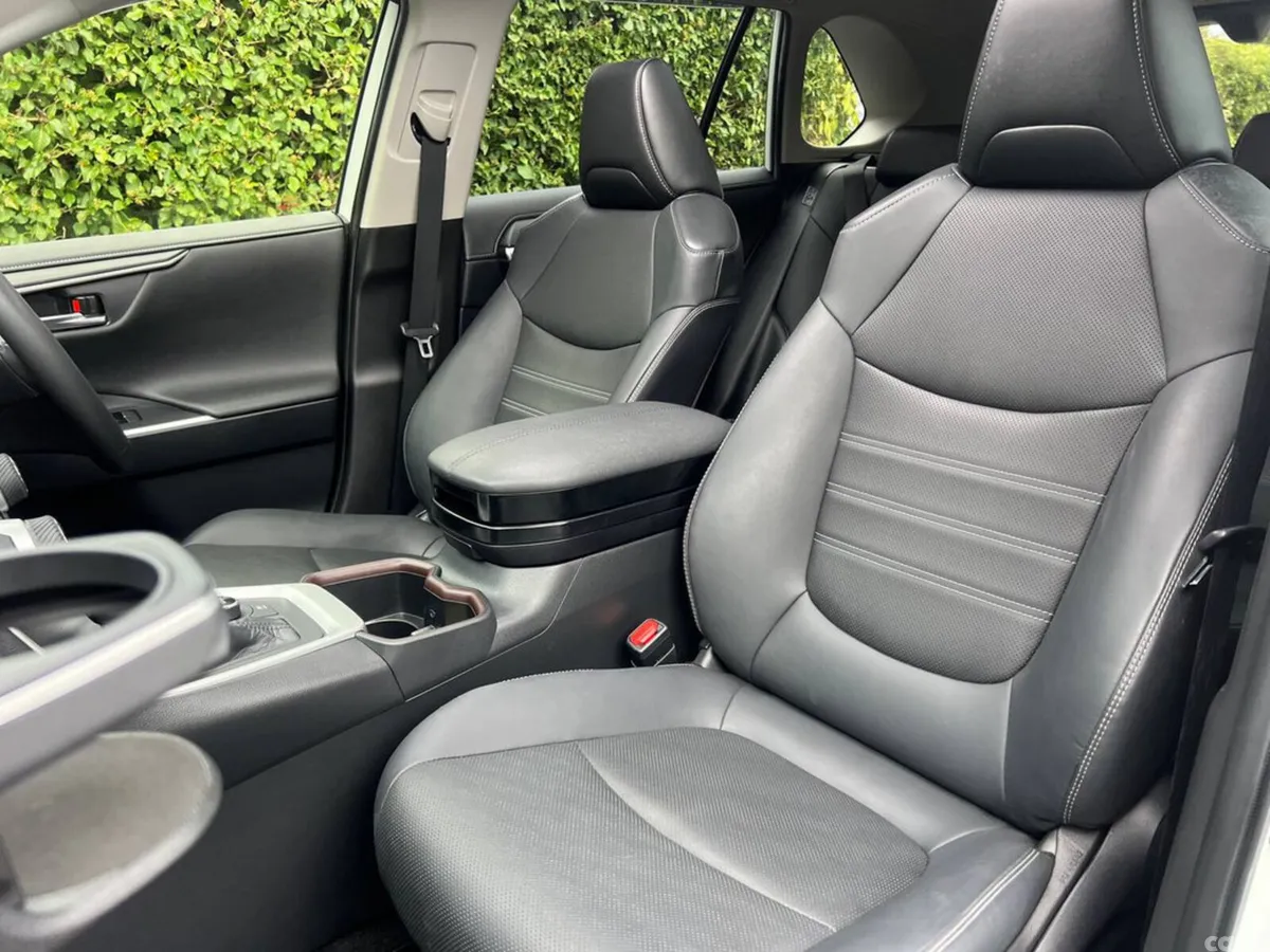 Toyota RAV4 SUV, Petrol Hybrid, 2023, White