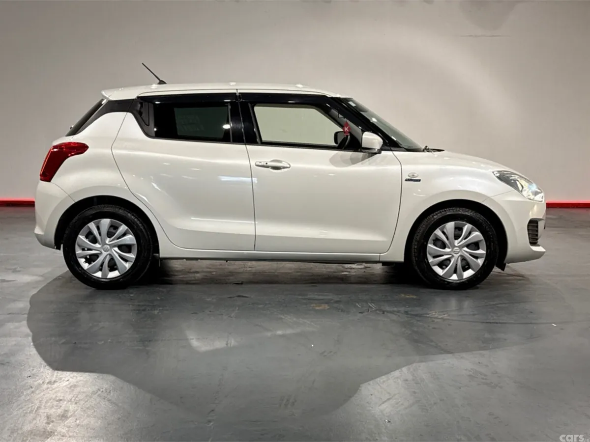 Suzuki Swift Hatchback, Petrol Hybrid, 2021, White