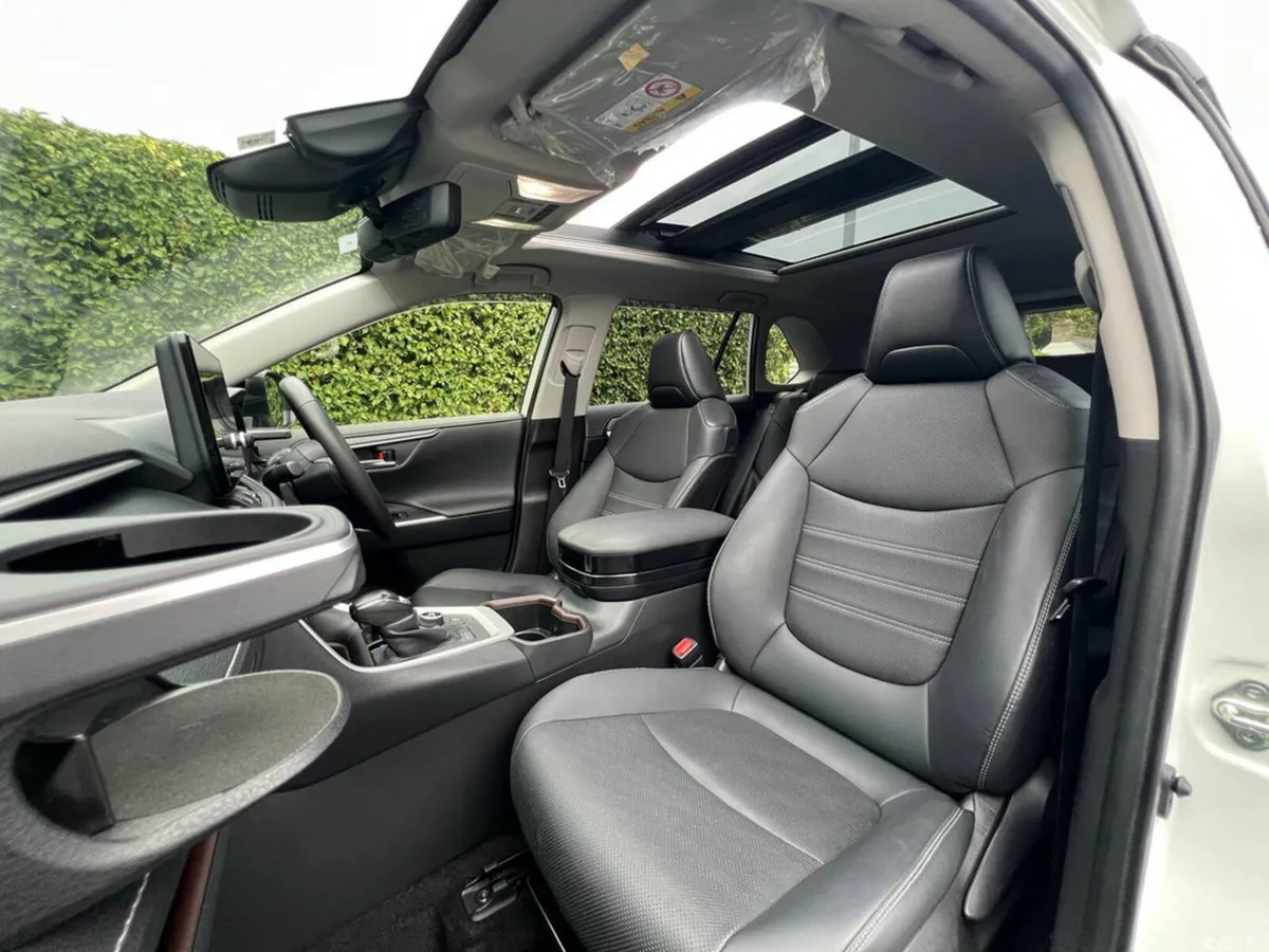 Toyota RAV4 SUV, Petrol Hybrid, 2023, White