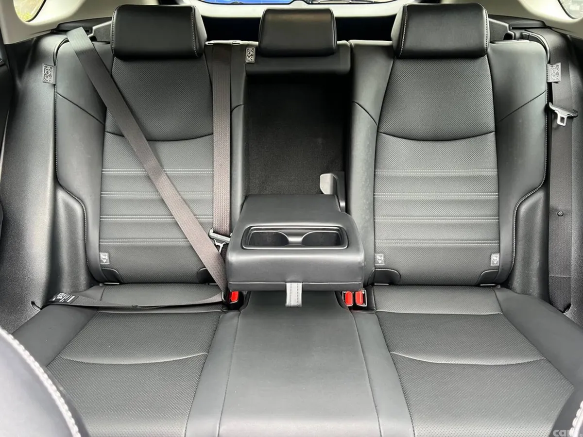 Toyota RAV4 SUV, Petrol Hybrid, 2023, White