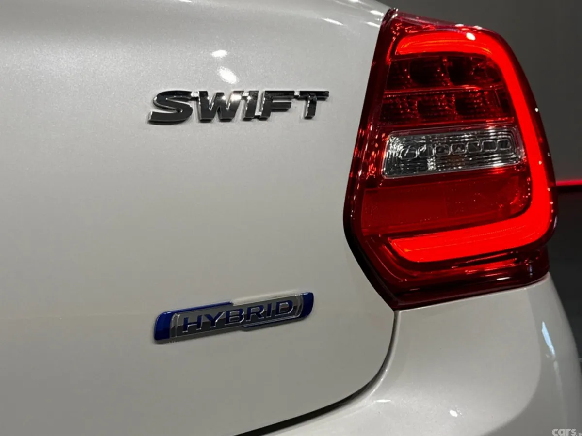 Suzuki Swift Hatchback, Petrol Hybrid, 2021, White
