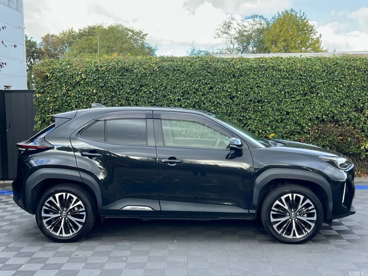 Toyota Yaris Cross Hatchback, Petrol Hybrid, 2021, Black