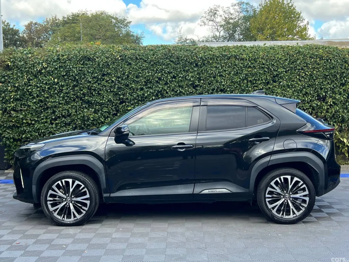 Toyota Yaris Cross Hatchback, Petrol Hybrid, 2021, Black