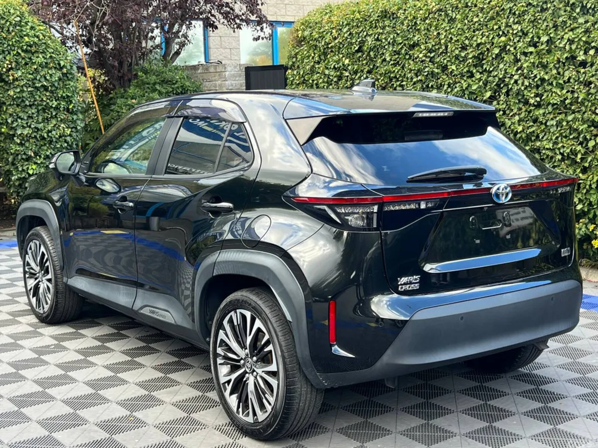 Toyota Yaris Cross Hatchback, Petrol Hybrid, 2021, Black