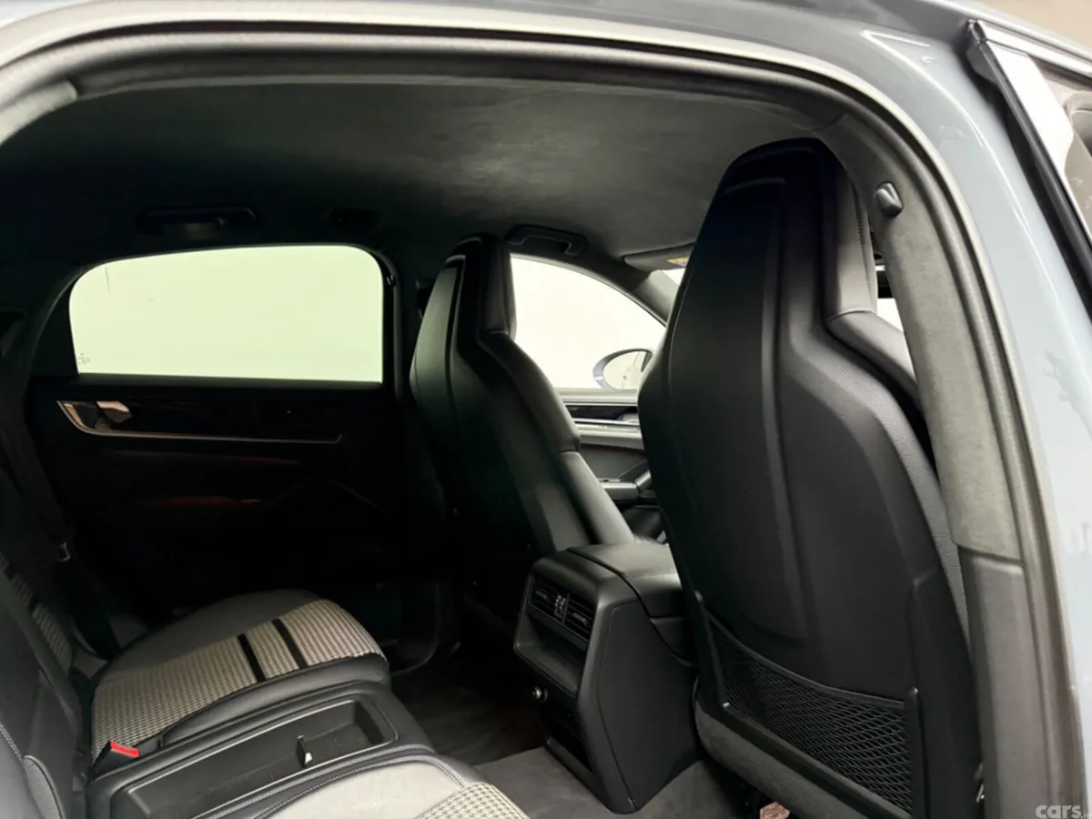 Porsche Cayenne Coupe, Petrol Plug-in Hybrid, 2024, Grey