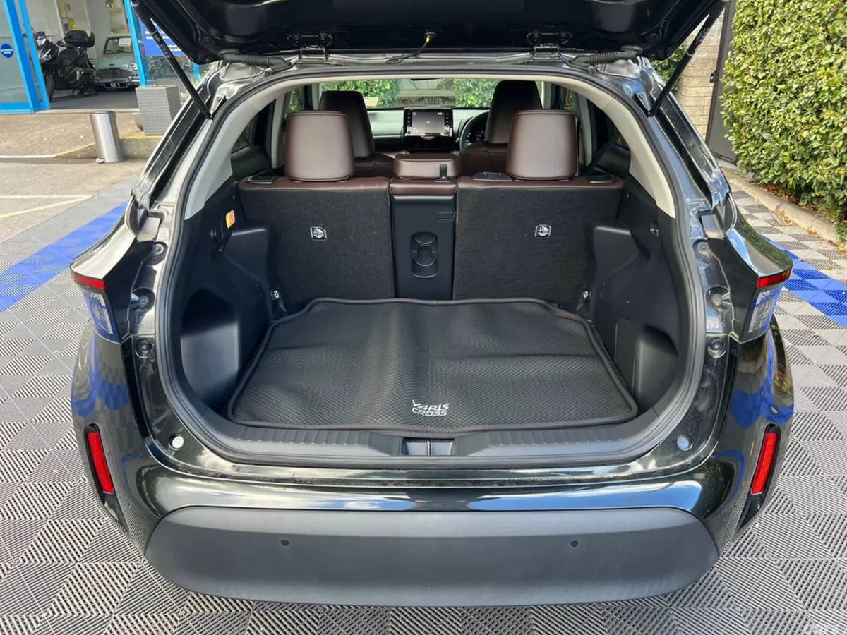 Toyota Yaris Cross Hatchback, Petrol Hybrid, 2021, Black
