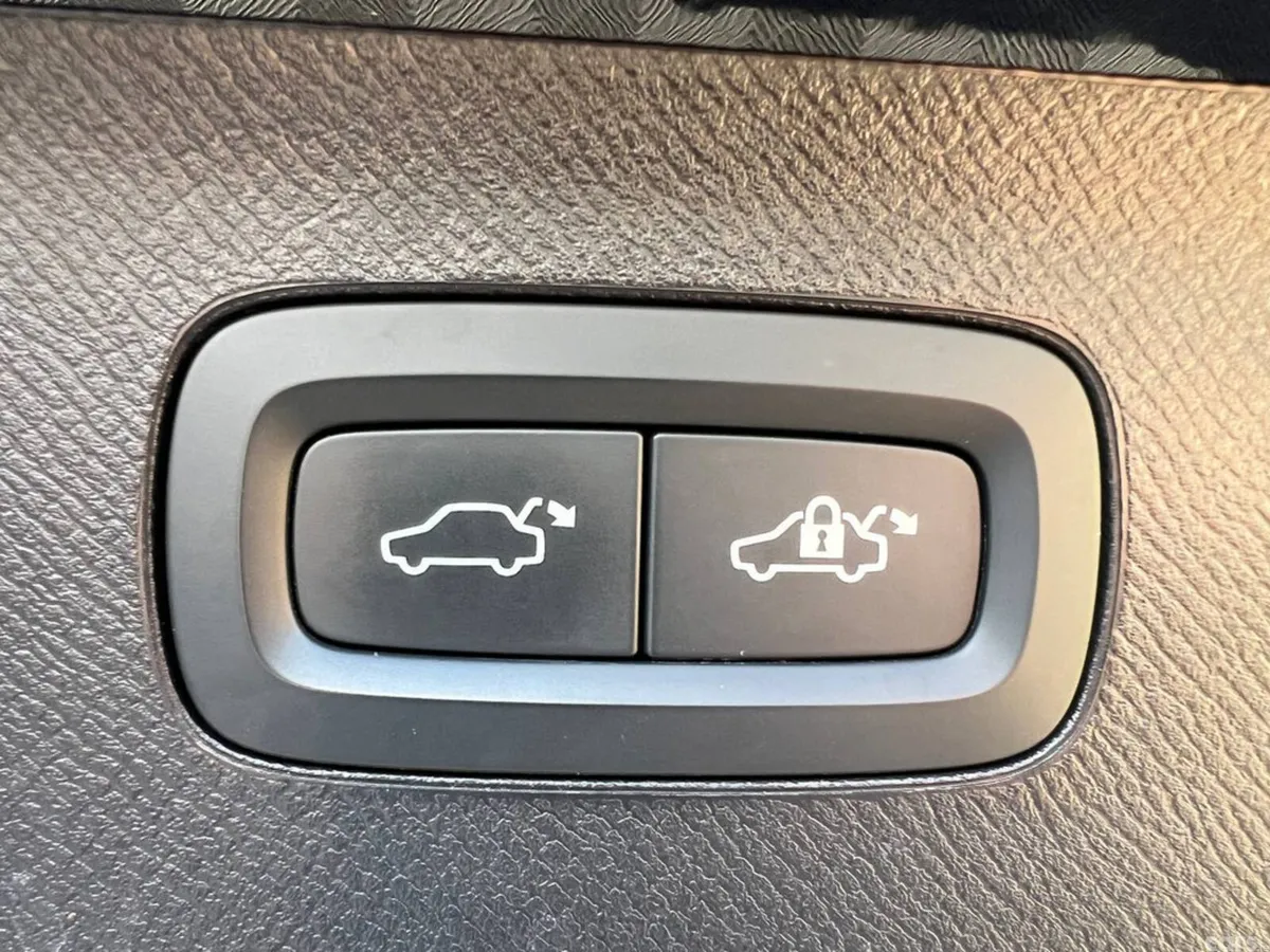 Volvo XC90 Estate, Petrol Plug-in Hybrid, 2025, Black
