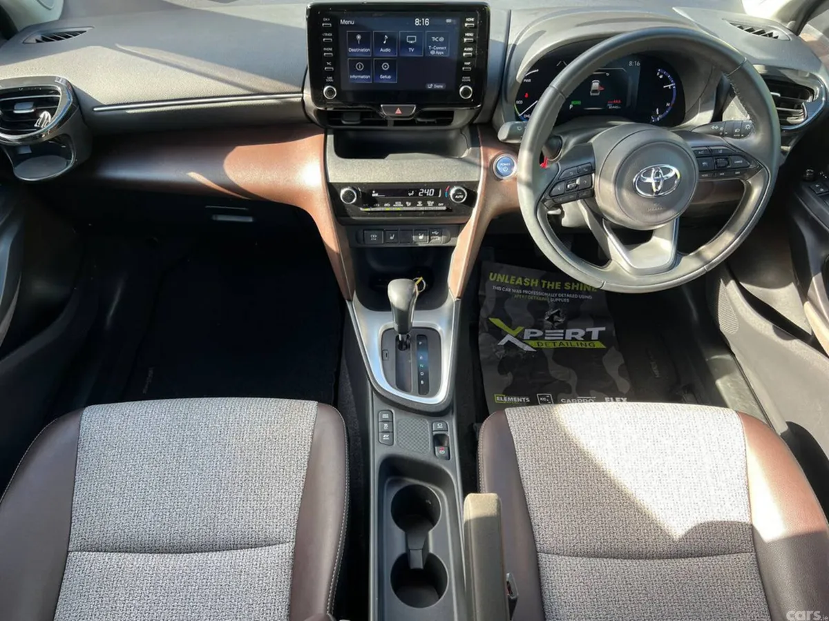 Toyota Yaris Cross Hatchback, Petrol Hybrid, 2021, Silver