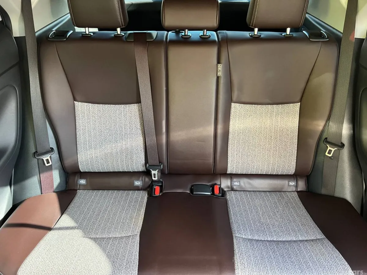 Toyota Yaris Cross Hatchback, Petrol Hybrid, 2021, Silver
