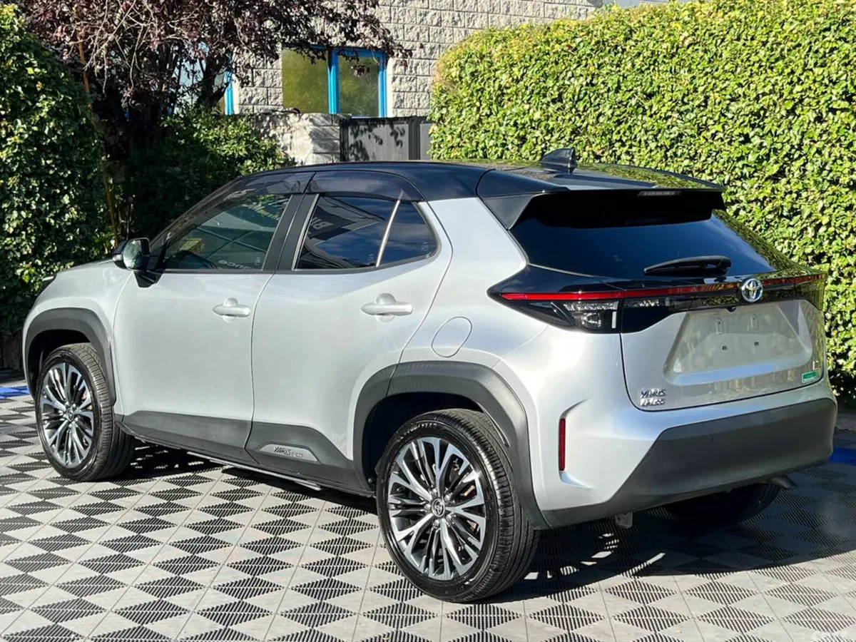 Toyota Yaris Cross Hatchback, Petrol Hybrid, 2021, Silver