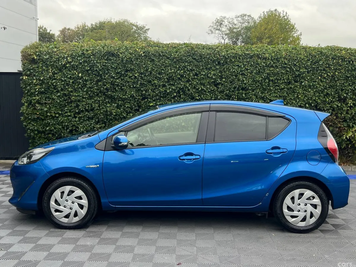 Toyota Aqua Hatchback, Petrol Hybrid, 2018, Blue