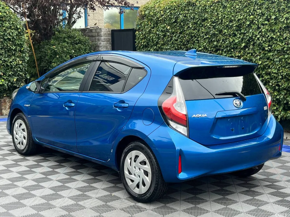 Toyota Aqua Hatchback, Petrol Hybrid, 2018, Blue