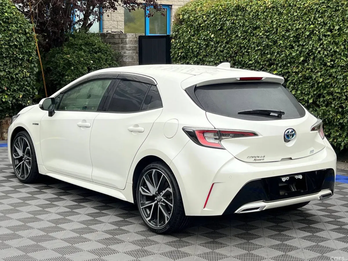 Toyota Corolla Hatchback, Petrol Hybrid, 2018, White