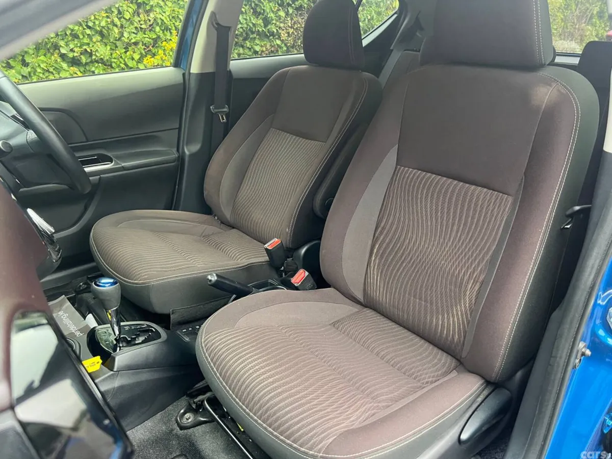 Toyota Aqua Hatchback, Petrol Hybrid, 2018, Blue