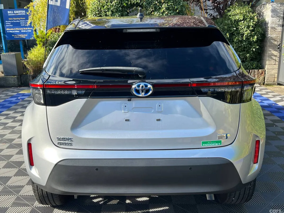 Toyota Yaris Cross Hatchback, Petrol Hybrid, 2021, Silver
