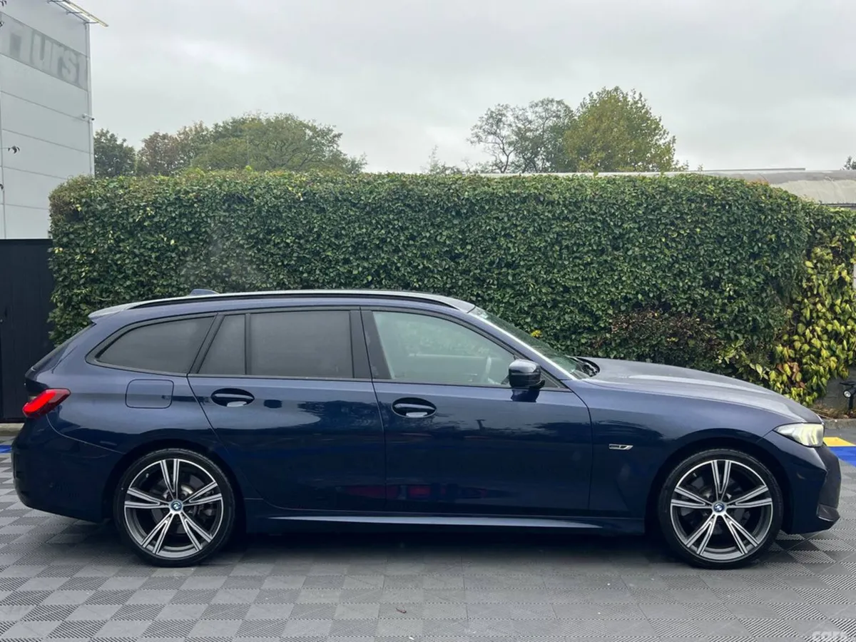 BMW 3-Series Estate, Petrol Plug-in Hybrid, 2022, Blue