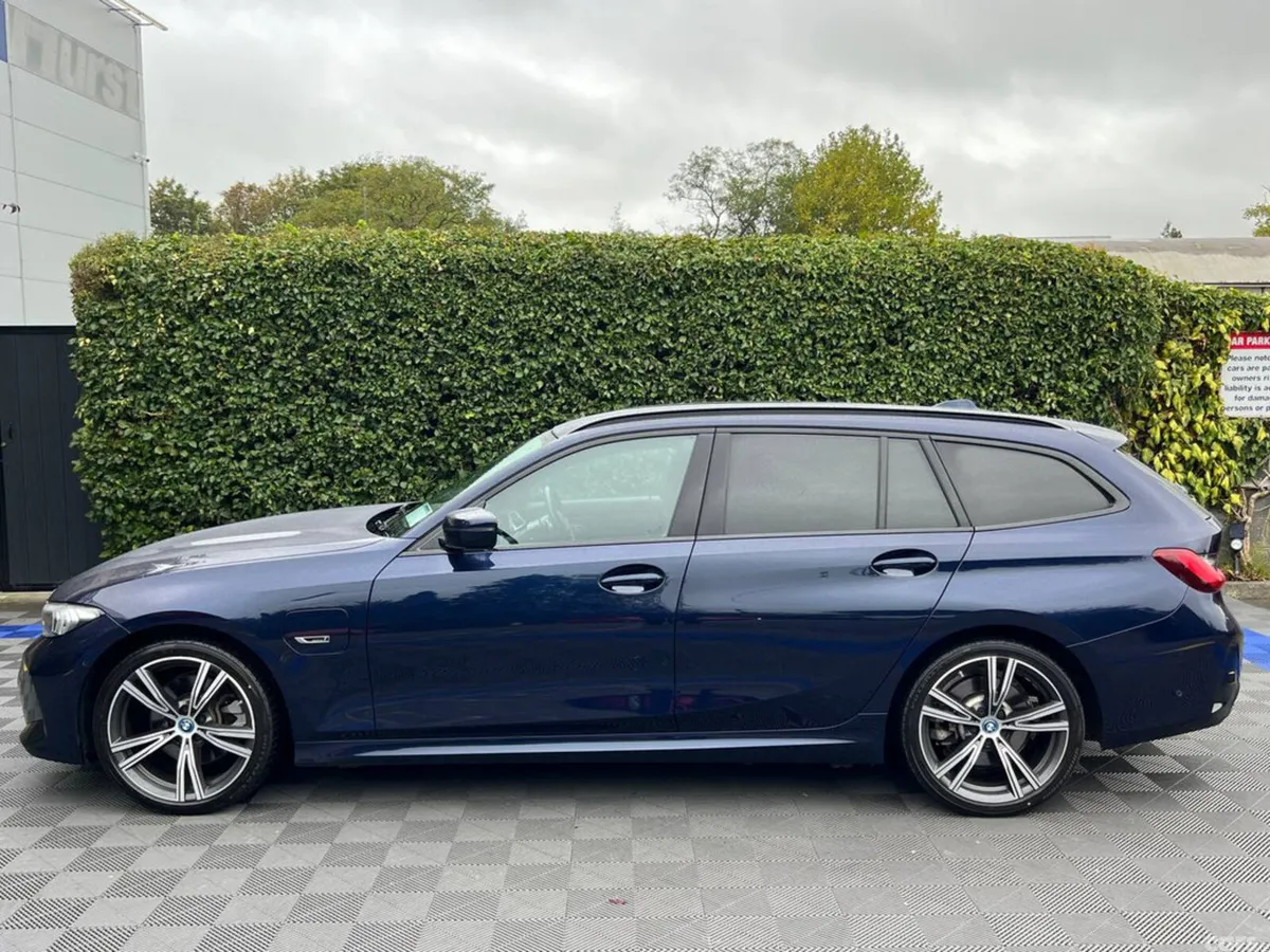BMW 3-Series Estate, Petrol Plug-in Hybrid, 2022, Blue