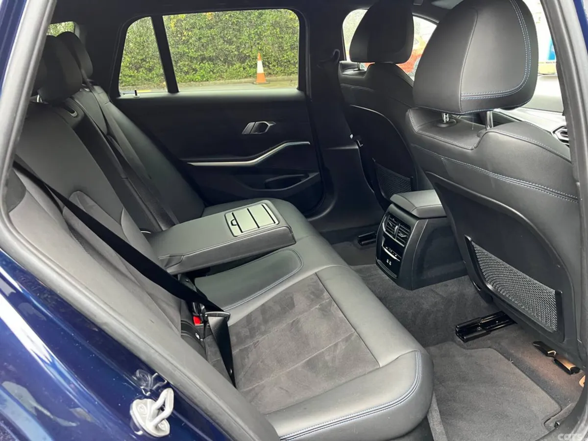 BMW 3-Series Estate, Petrol Plug-in Hybrid, 2022, Blue