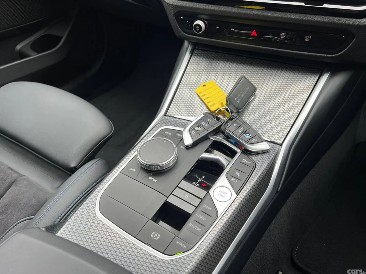 BMW 3-Series Estate, Petrol Plug-in Hybrid, 2022, Blue