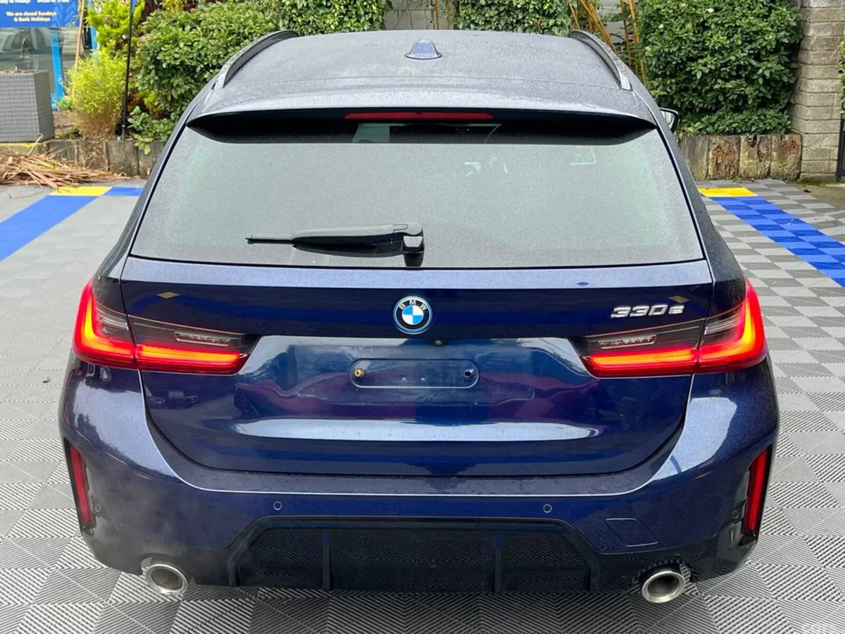 BMW 3-Series Estate, Petrol Plug-in Hybrid, 2022, Blue