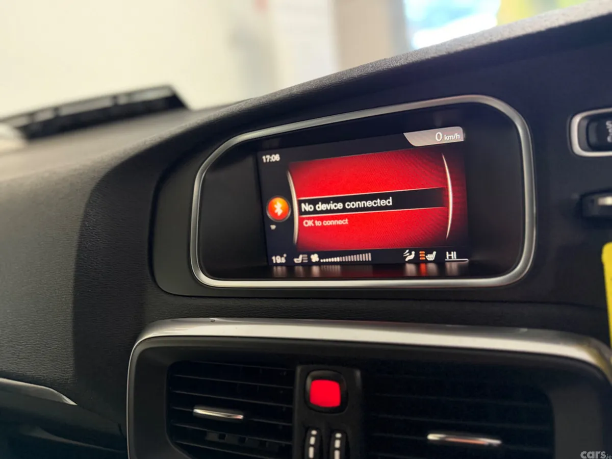 Volvo V40 Estate, Diesel, 2018, Grey