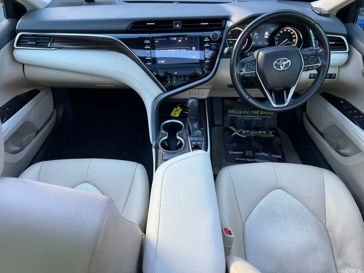 Toyota Camry Saloon, Petrol Hybrid, 2018, Gold