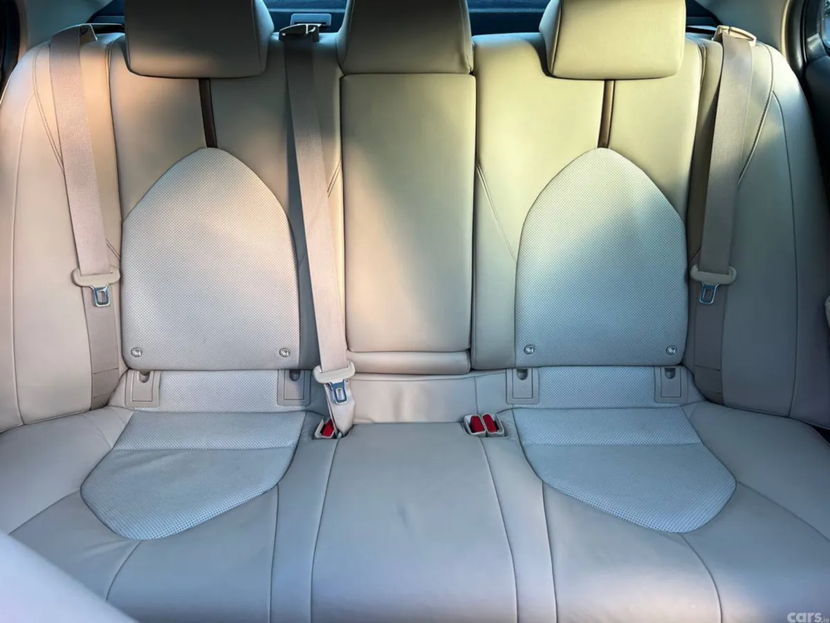 Toyota Camry Saloon, Petrol Hybrid, 2018, Gold