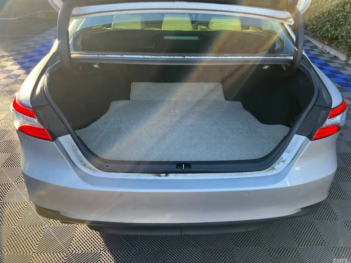 Toyota Camry Saloon, Petrol Hybrid, 2018, Gold