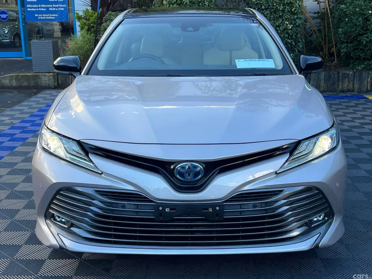 Toyota Camry Saloon, Petrol Hybrid, 2018, Gold