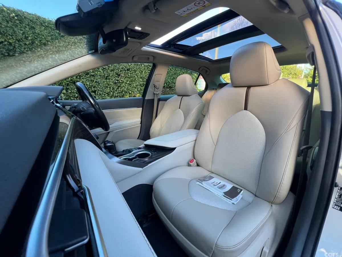 Toyota Camry Saloon, Petrol Hybrid, 2018, Gold