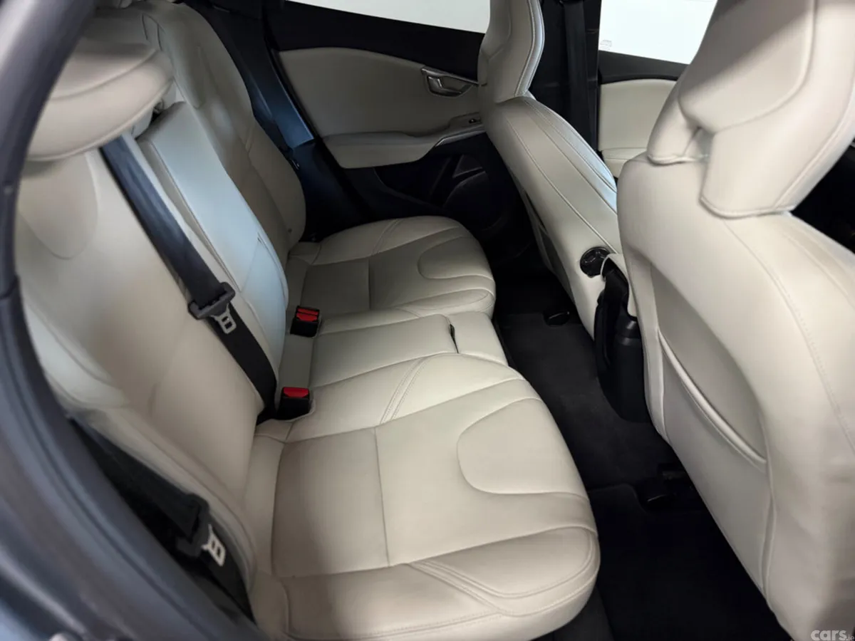 Volvo V40 Estate, Diesel, 2018, Grey