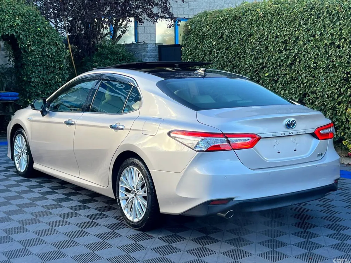 Toyota Camry Saloon, Petrol Hybrid, 2018, Gold